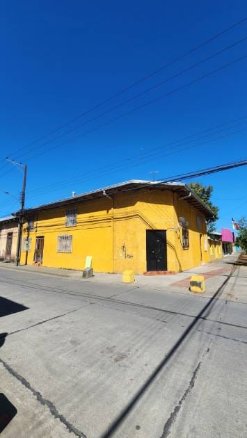 Valentin Letelier. Propiedad esquina.